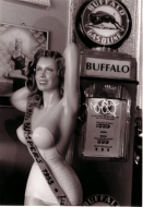Us gasoline Buffalo 40's et Us pin up 1953